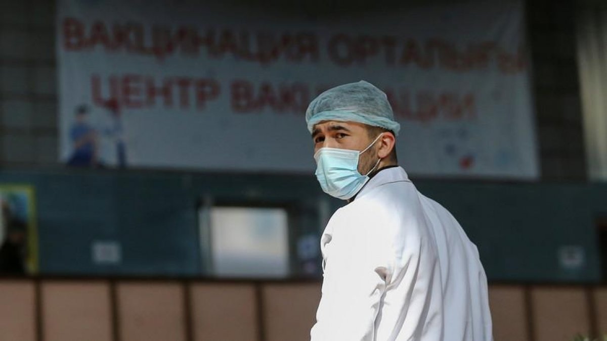 Казахстанцам рассказали, когда наступит новый пик коронавируса, и нужно ли ревакцинироваться