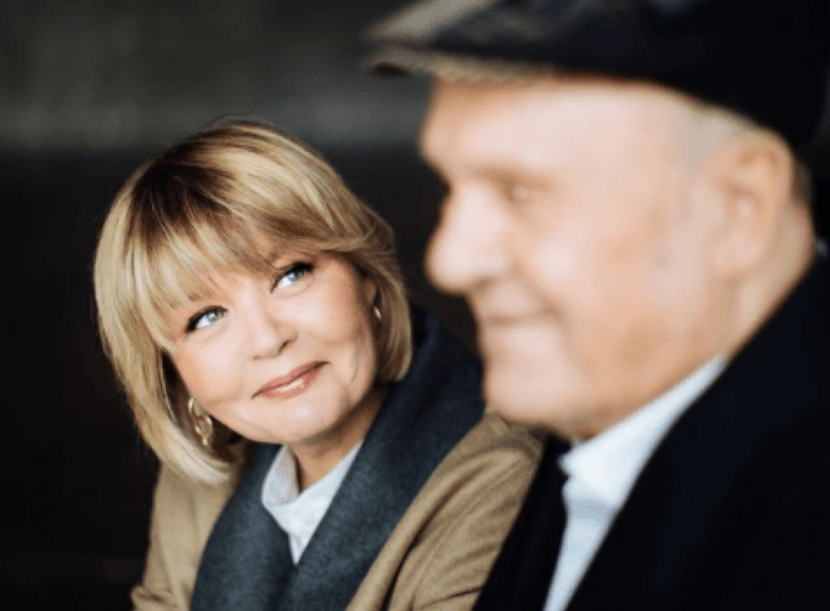 Оставайтесь людьми: Юлия Меньшова обратилась к журналистам накануне похорон отца