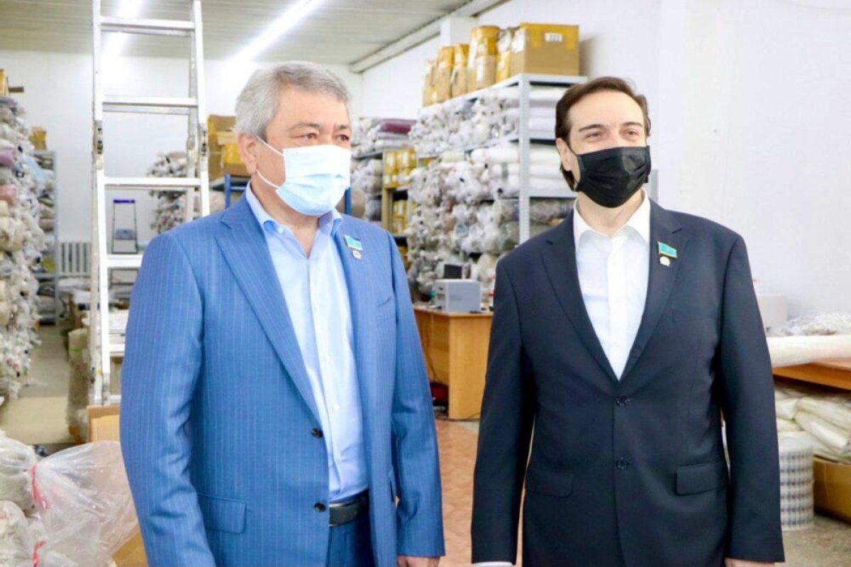 В Алматы мажилисмены-нуротановцы ознакомились с реализацией проектов в малом промышленном парке