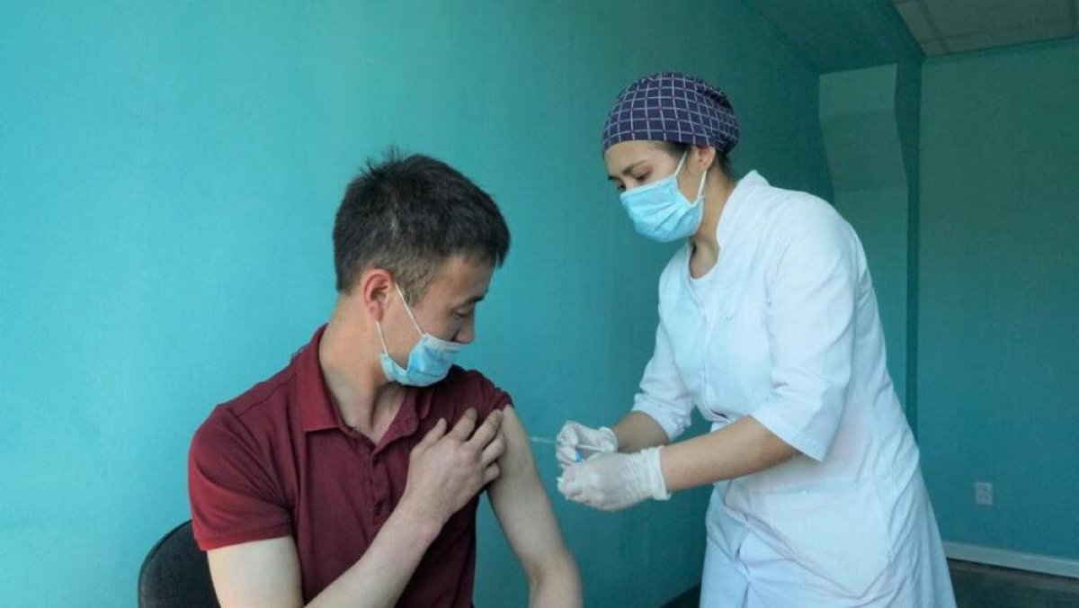 ДУМК выступает за вакцинацию казахстанцев от коронавируса