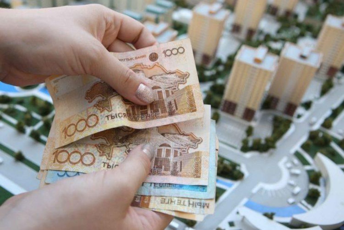 Стала известна среднемесячная зарплата в Казахстане