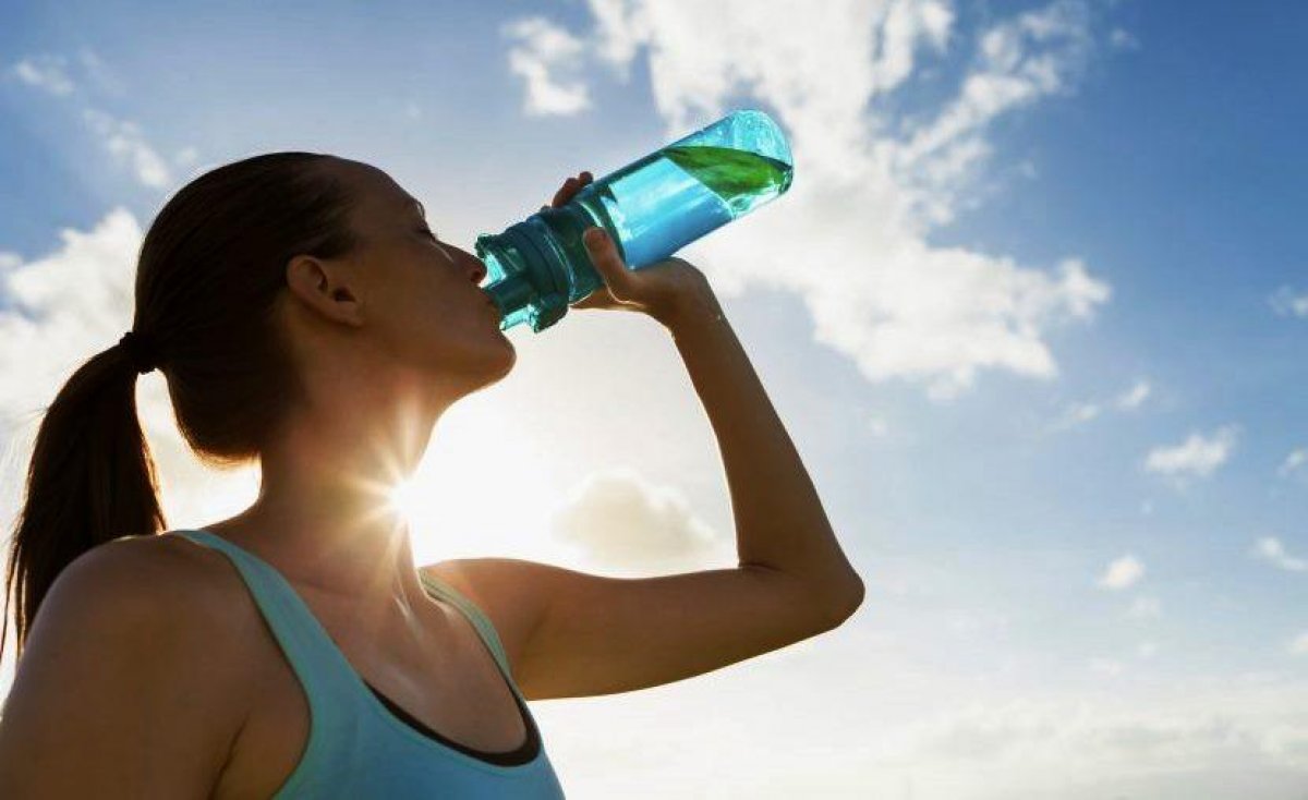 Сколько пить воды? Врач развеяла популярный миф