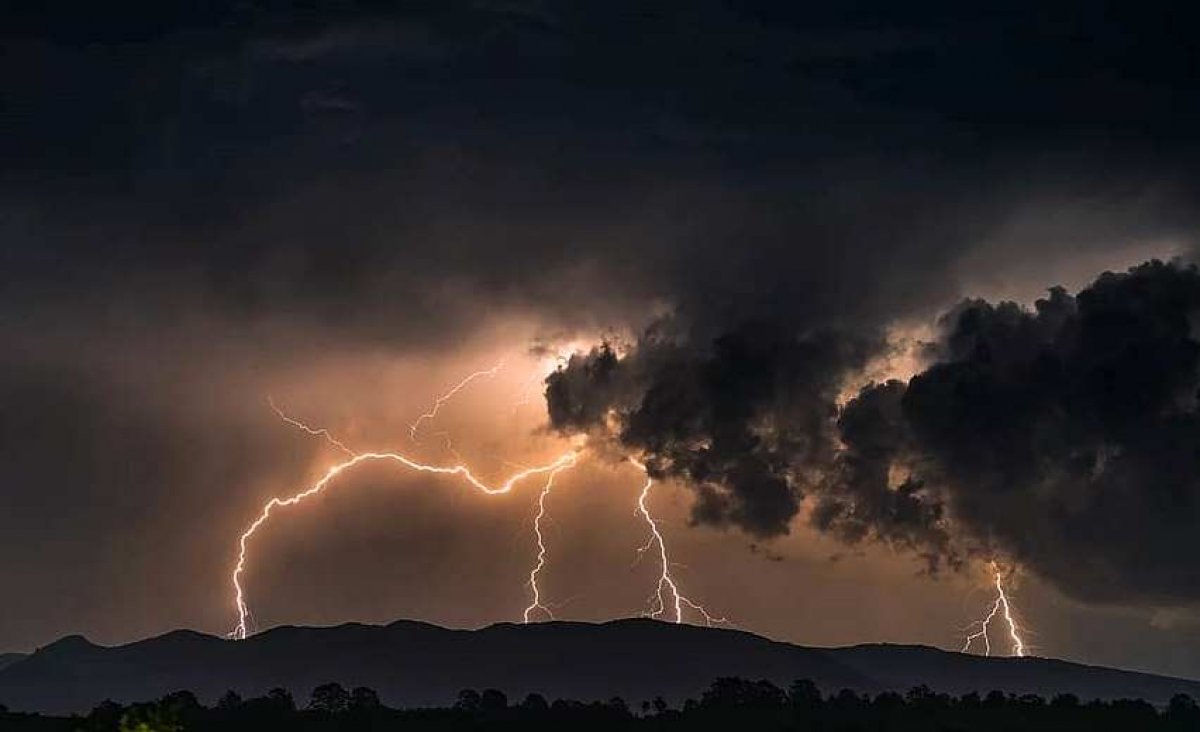 Жара и грозы ожидаются почти по всей территории Казахстана