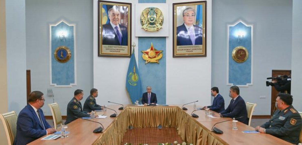 Токаев дал поручения новому министру обороны и напомнил военным о взрывах в Арыси