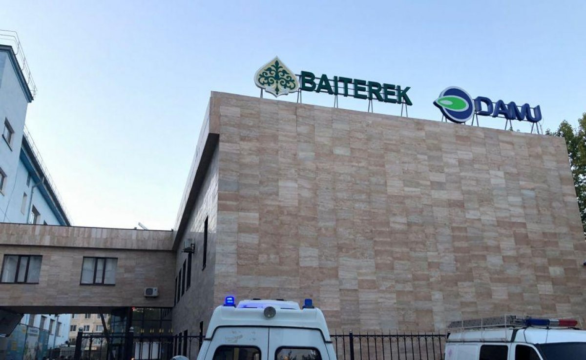 Обрушение здания фонда «Даму» в Актобе: двух человек госпитализировали