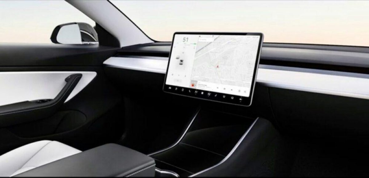 Дешевый электромобиль без руля планирует выпустить Tesla