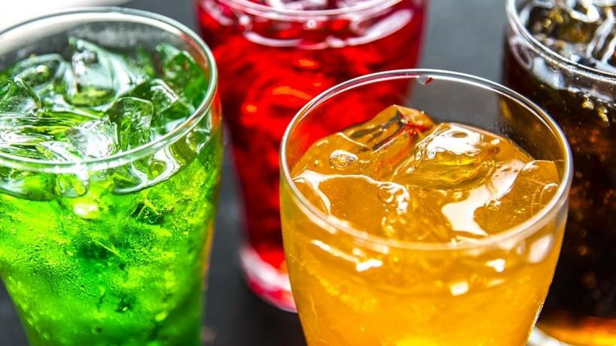 Врач назвал самый опасный для здоровья напиток