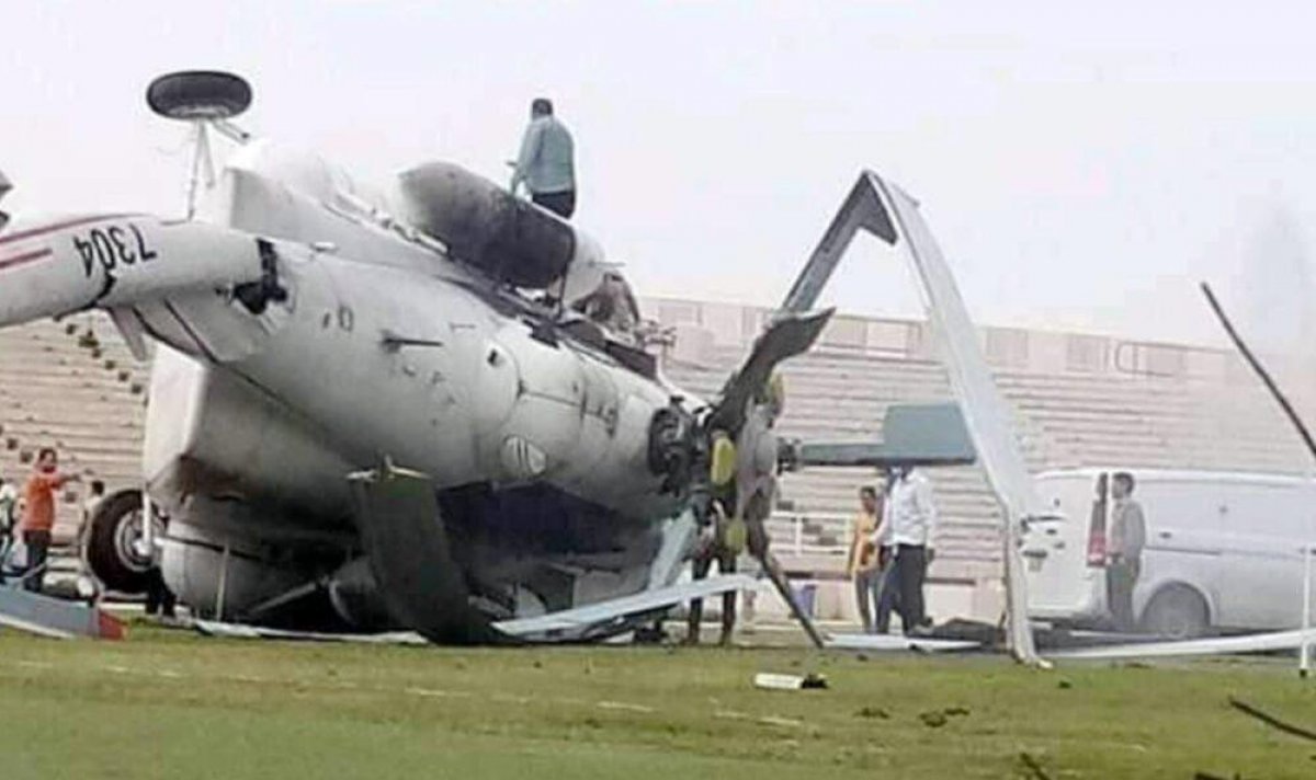 На футбольном стадионе разбился нагруженный деньгами частный вертолет