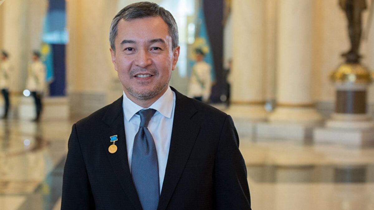 Продолжение юмористического ролика Акана Сатаева о коррупционерах набирает обороты