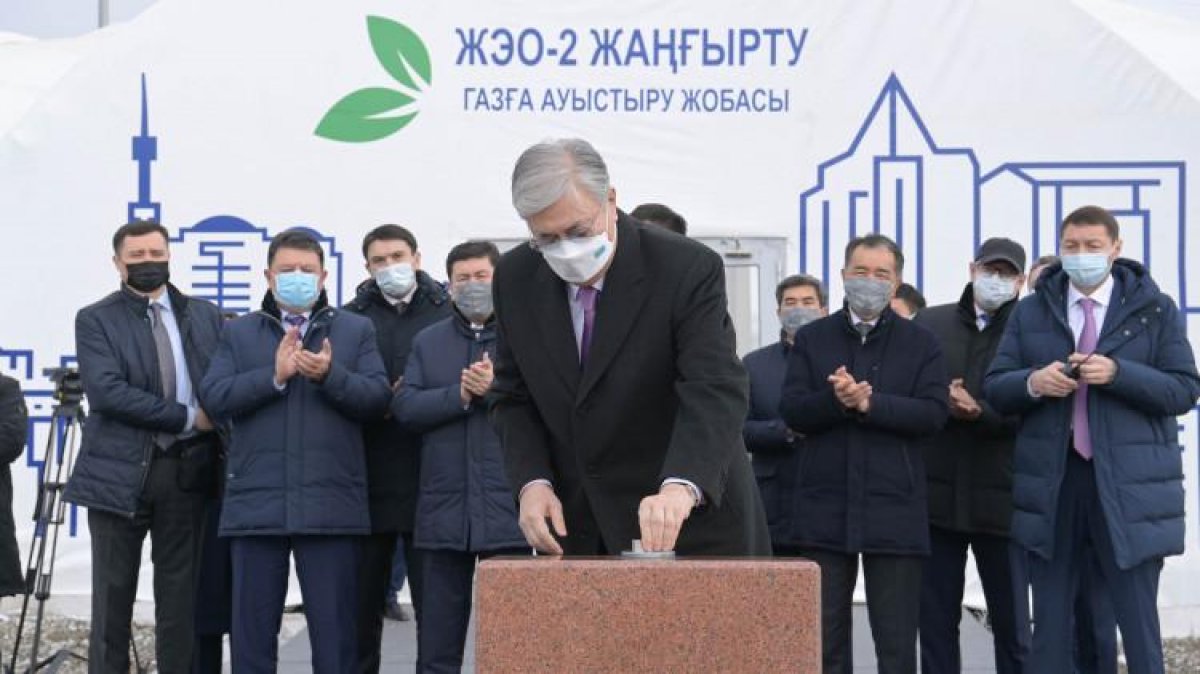 Токаев в Алматы: Президент посетил ТЭЦ-2 и посадил дерево в парке