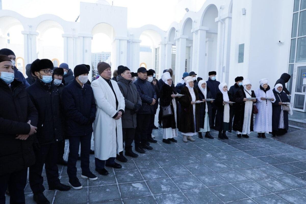 Одну из самых крупных мечетей в Казахстане переименовали