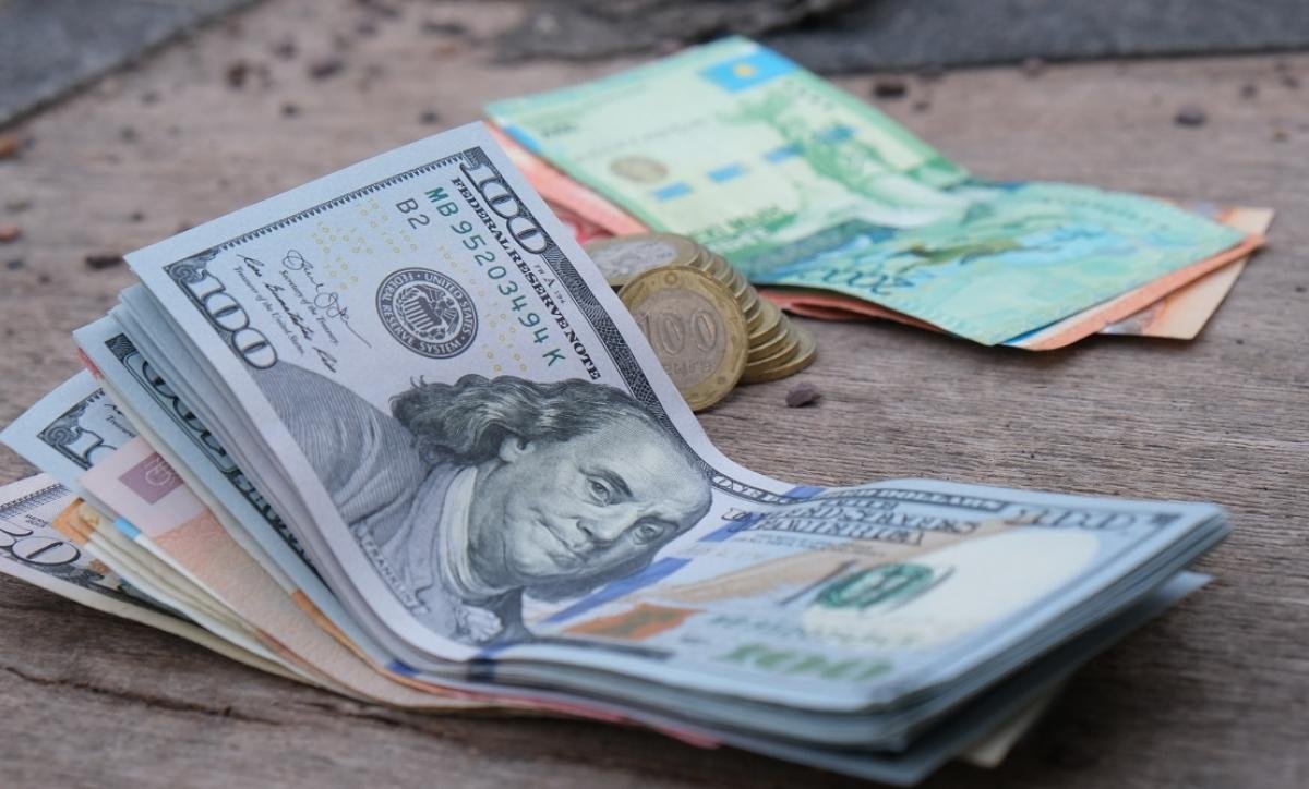 В Казахстане резко снизился курс доллара