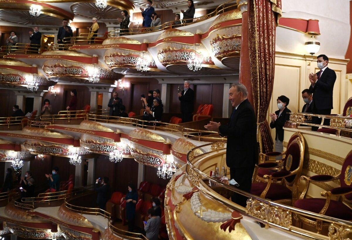 Нурсултан Назарбаев посетил государственный театр оперы и балета «Астана Опера»