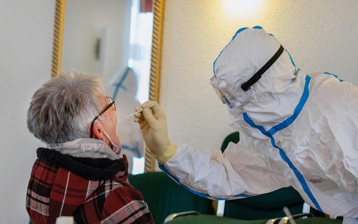 Биолог перечислила симптомы омикрон-штамма коронавируса