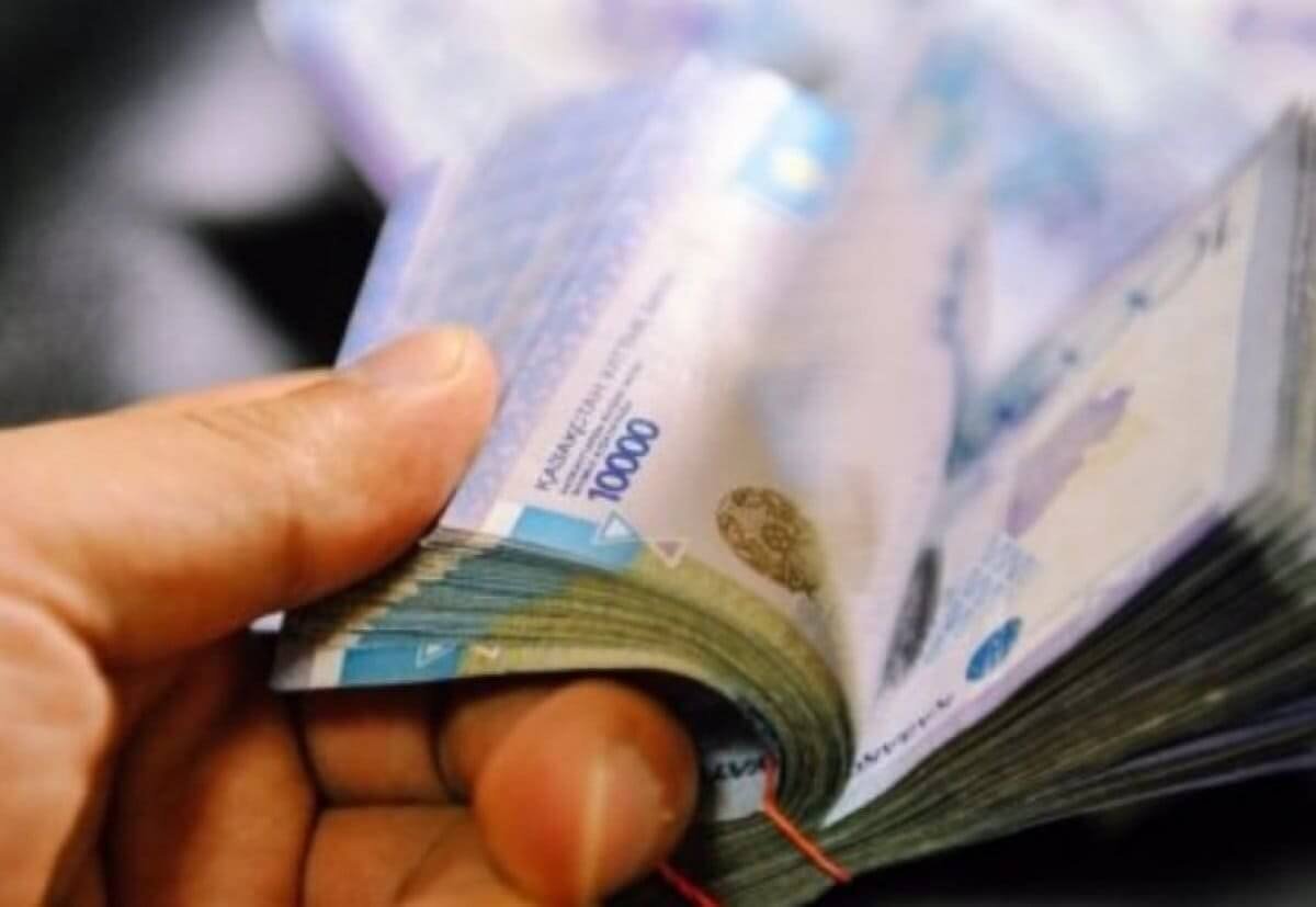 В Байконыре главврач медцентра незаконно премировал себя на 2,5 млн тенге