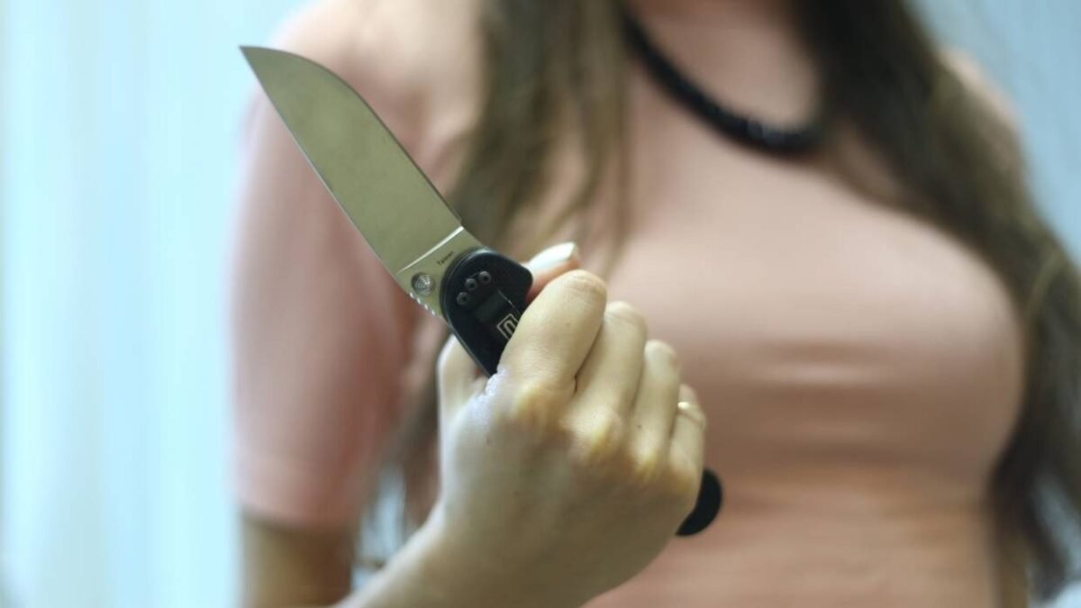 Яжмать: женщина напала с ножом на обидчика ее сына в Костанайской области