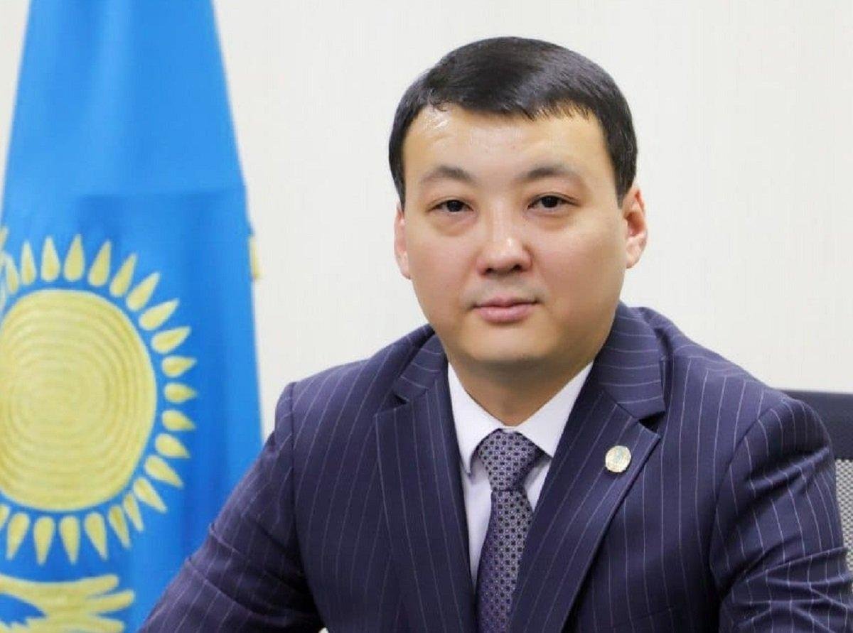 «Женщины - алчные существа»: накажут ли госслужащего Айдарханова за дерзкое высказывание