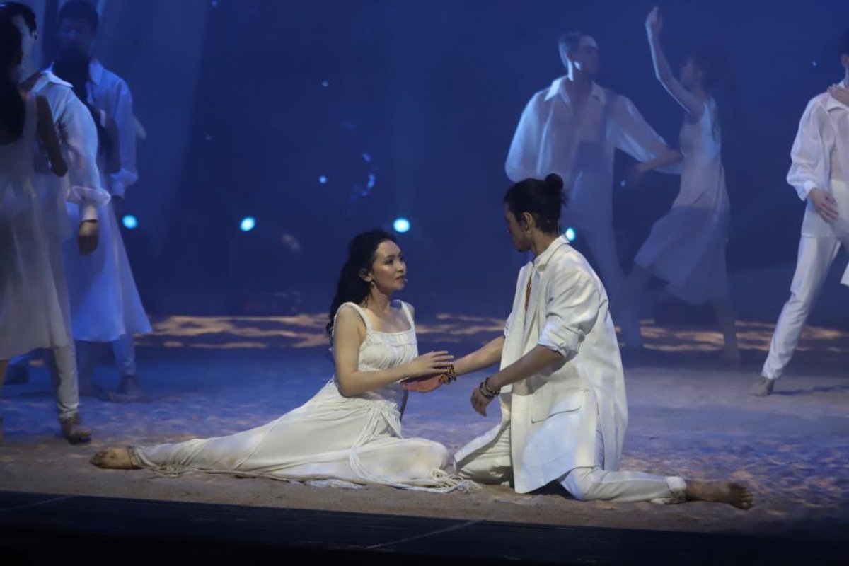 На сцене Туркестанского музыкально-драматического театра состоялась премьера нового спектакля « Махаббат Мунарасы»