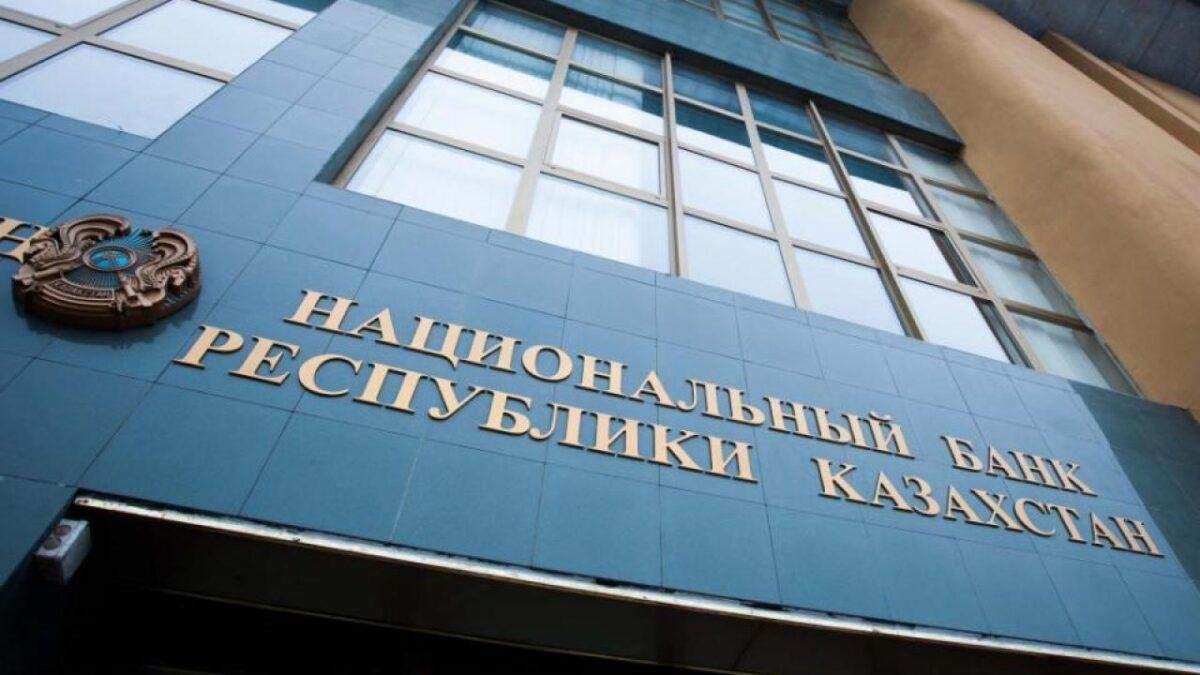 С середины 2022 года казахстанцы смогут круглосуточно получать банковские услуги