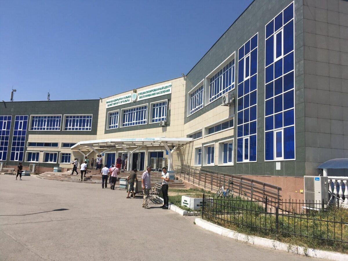 Алматинцы не могут получить права из-за очередей в спецЦОНе