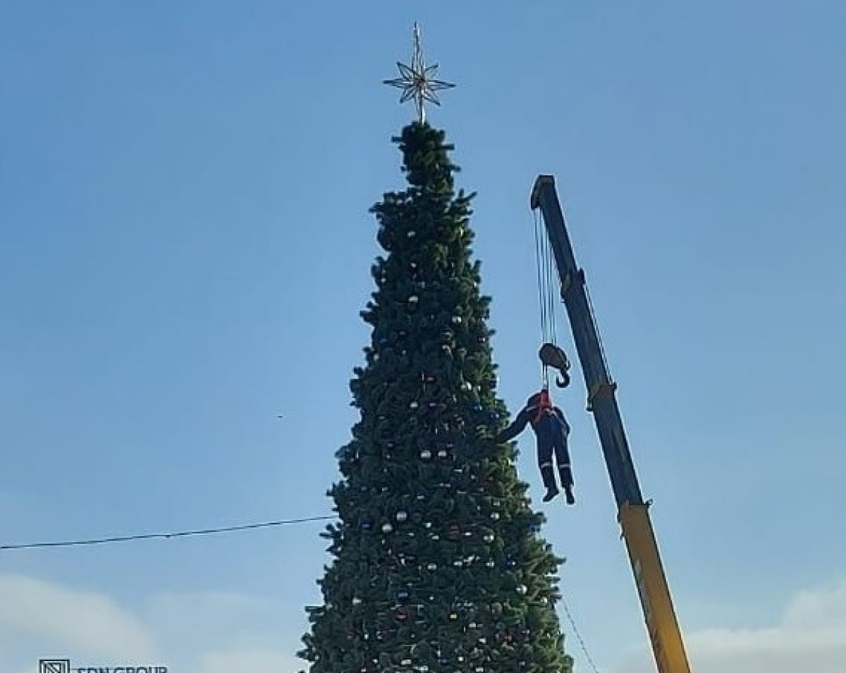 Ноу-хау в украшении главной елки в Атырау рассмешило Казнет