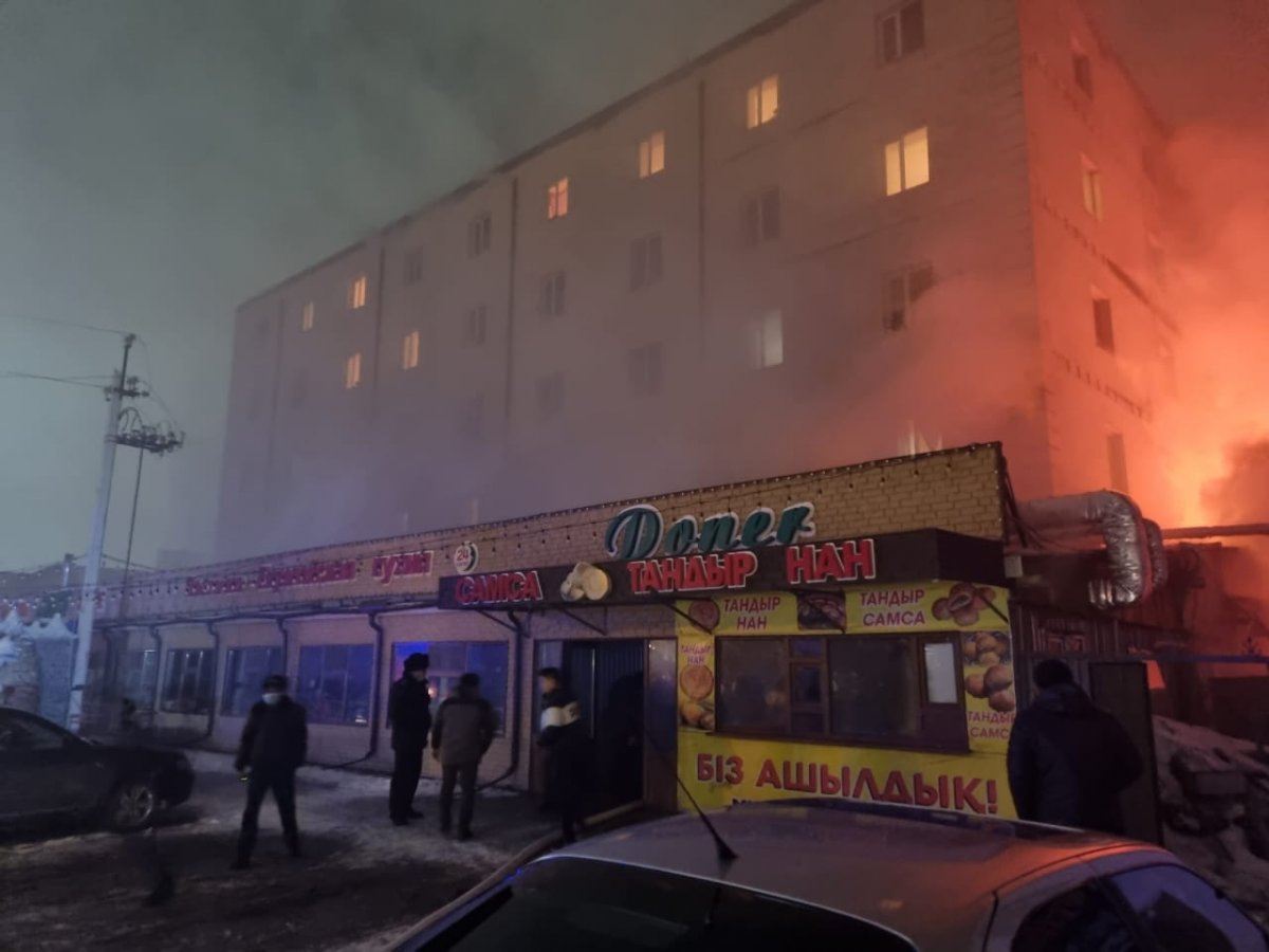 Двоих детей спасли во время пожара в новой донерной Нур-Султана