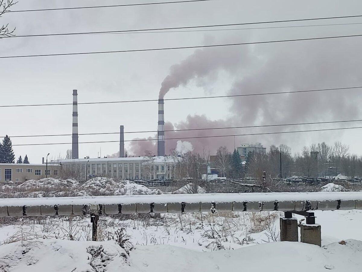 Откуда в Усть-Каменогорске возник розовый дым: стали известны новые  подробности