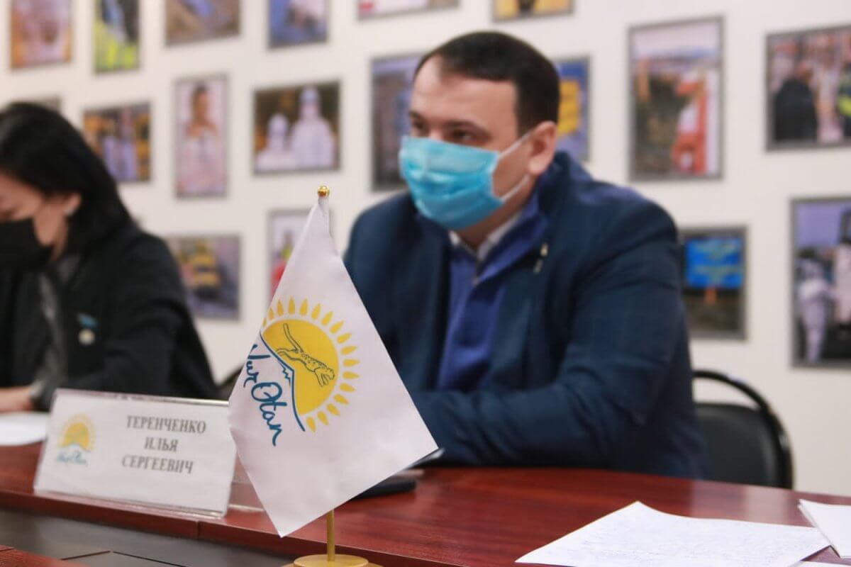 При режиме ЧП павлодарский филиал партии Nur Otan продолжил прием граждан