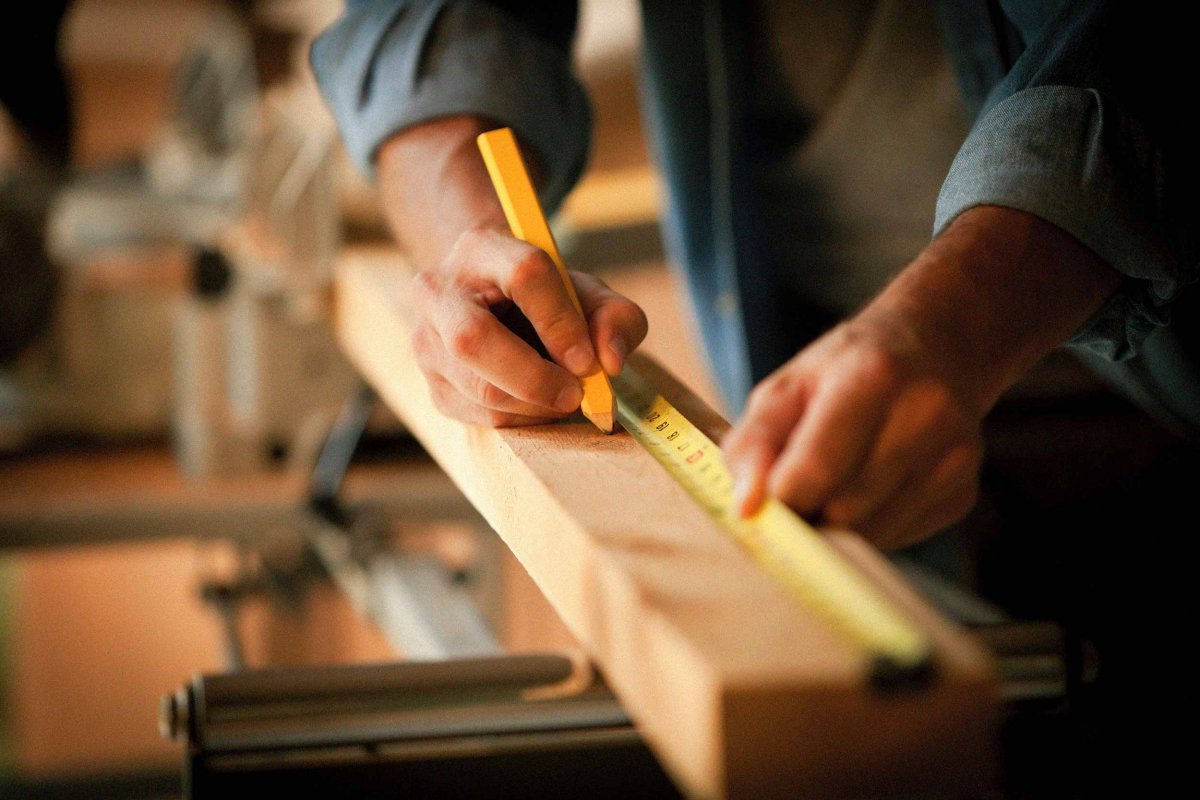 Полиция Алматы ищет жертв мебельной компании