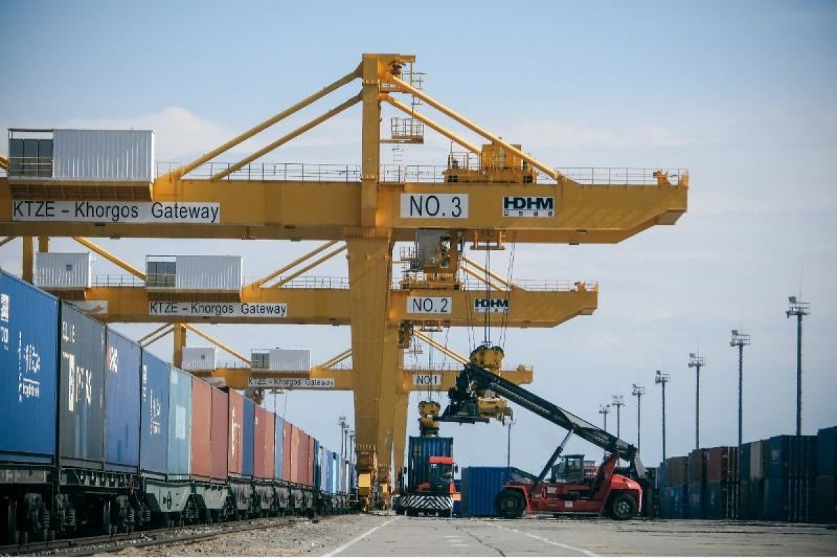 Минфин и КТЖ проинспектировали работу сухого порта на Хоргосе