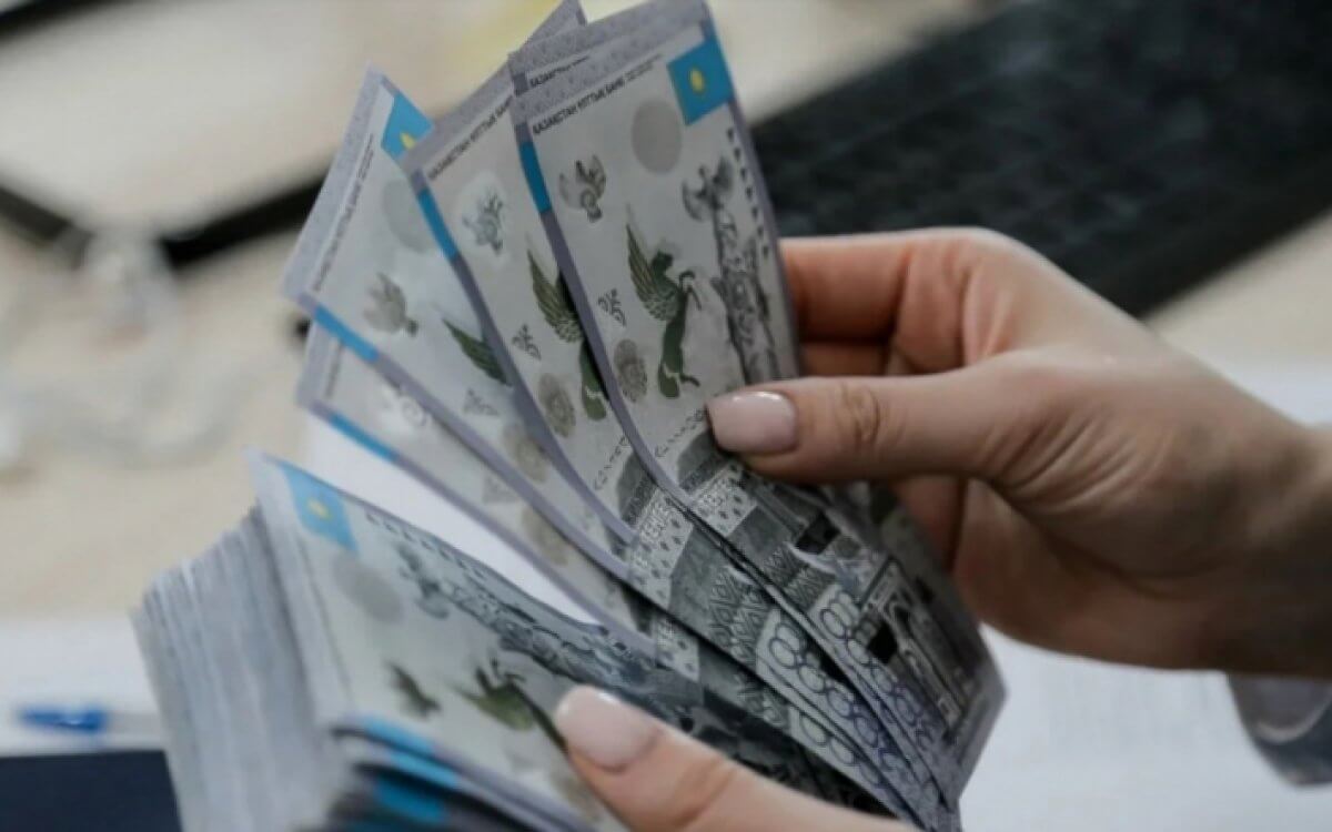 В Казахстане средняя зарплата превысила 275 тысяч тенге