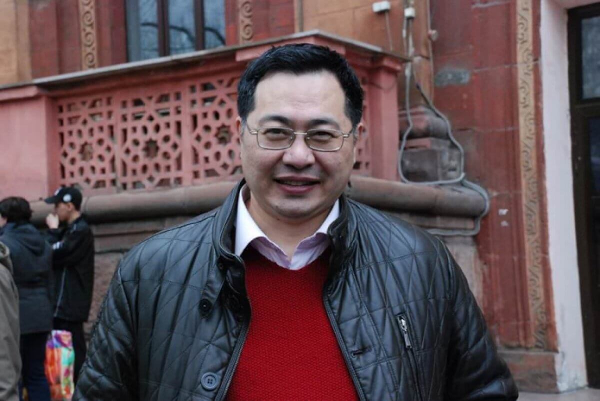 Ермека Нарымбаева задержали в аэропорту Алматы