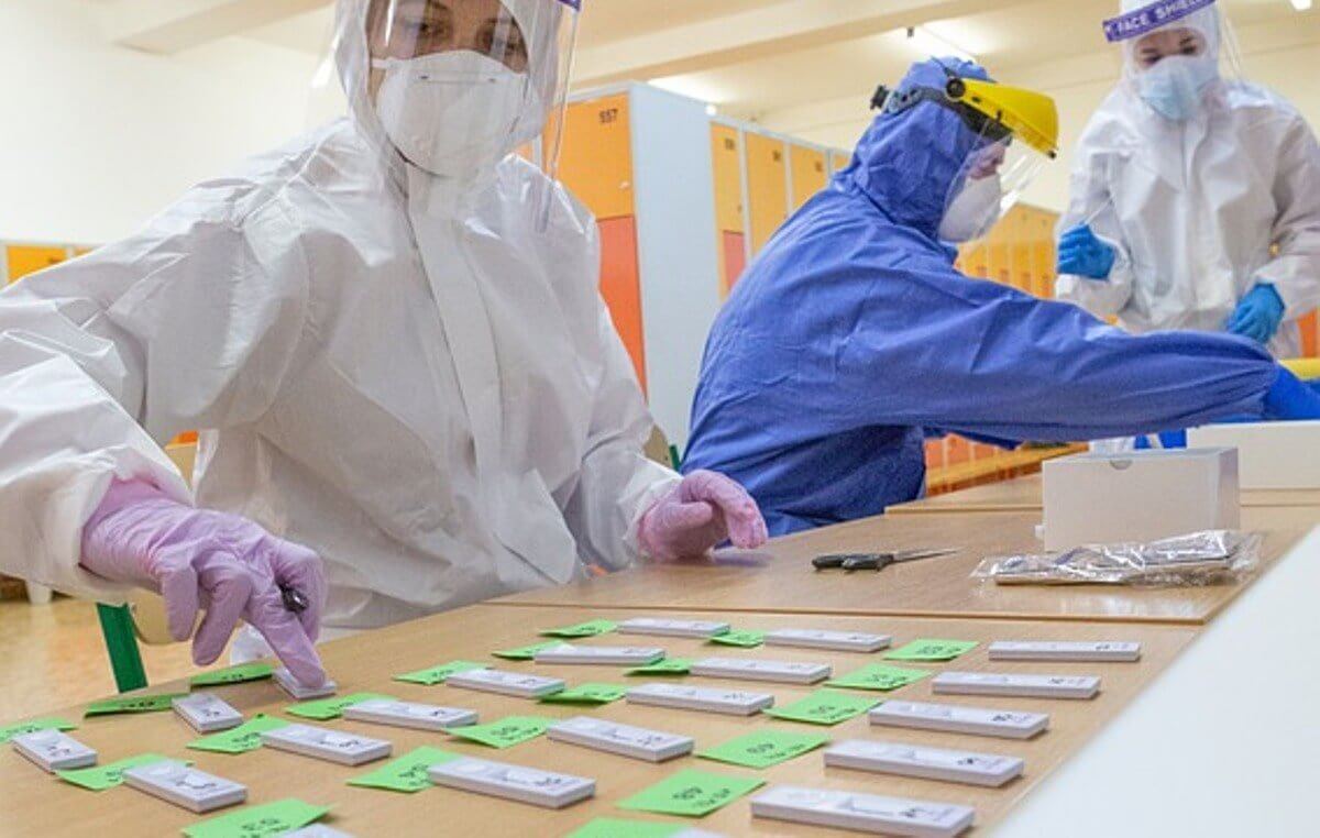 В Казахстане за сутки выявлено 3329 заболевших COVID-19