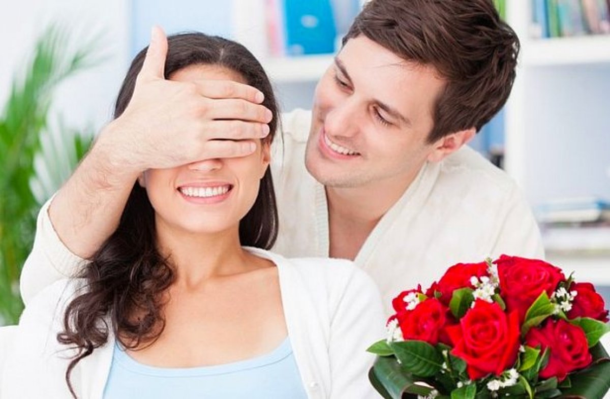 Фото в Stories, забрать с работы: в Нур-Султане появились "услуги парня" на 14 февраля