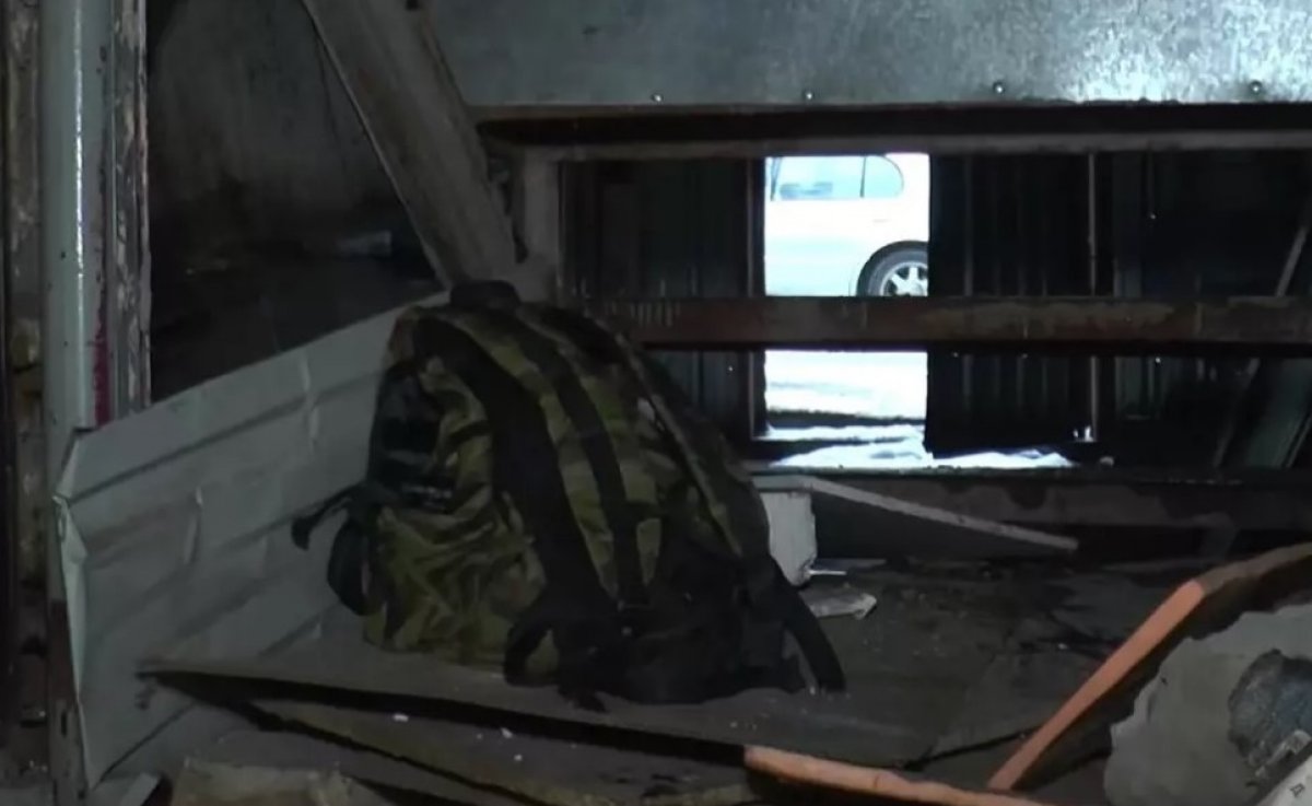 Рюкзак с боеприпасами нашли строители при ремонте бутика в Алматы