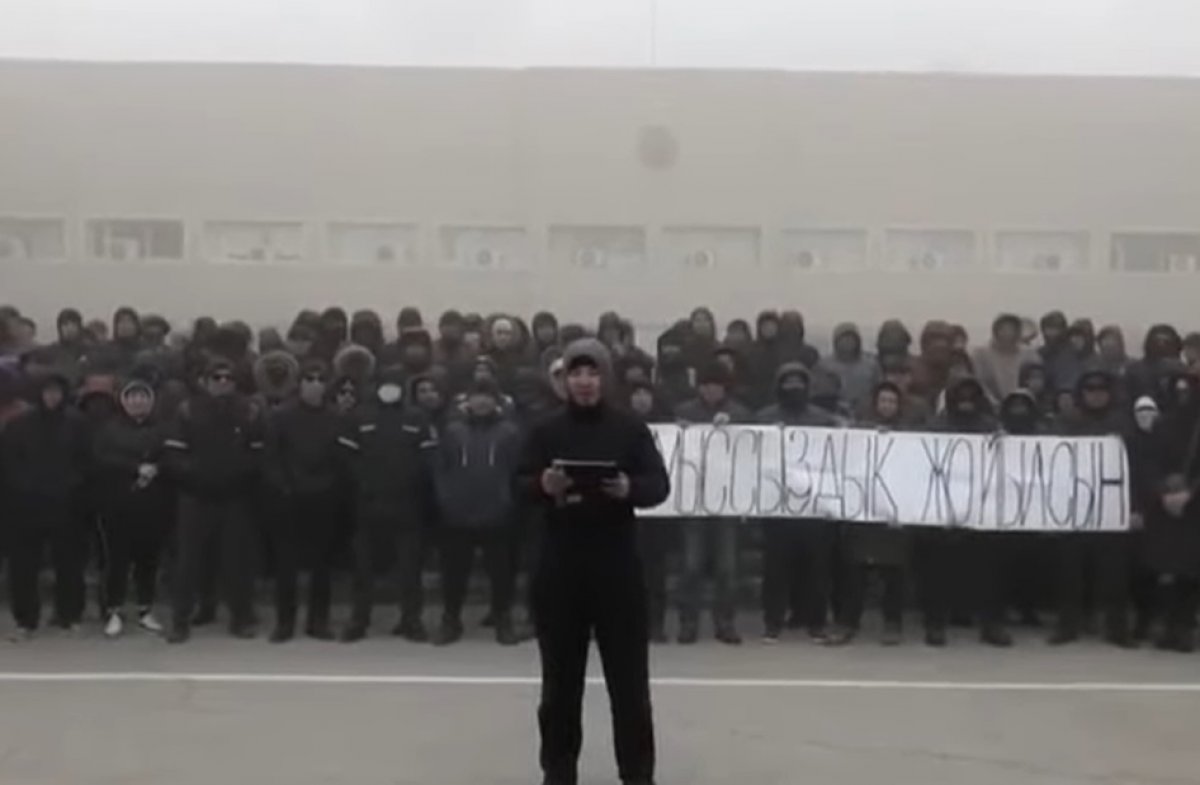 Жители Жанаозена снова протестуют: безработные сделали обращение к властям (ВИДЕО)