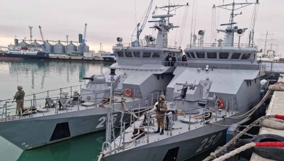 Учения казахстанских военно-морских сил проходят на Каспии