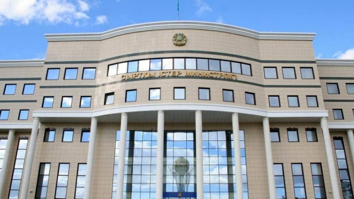 Дипломатов и почетных консулов в Украине представят к госнаградам – Уали