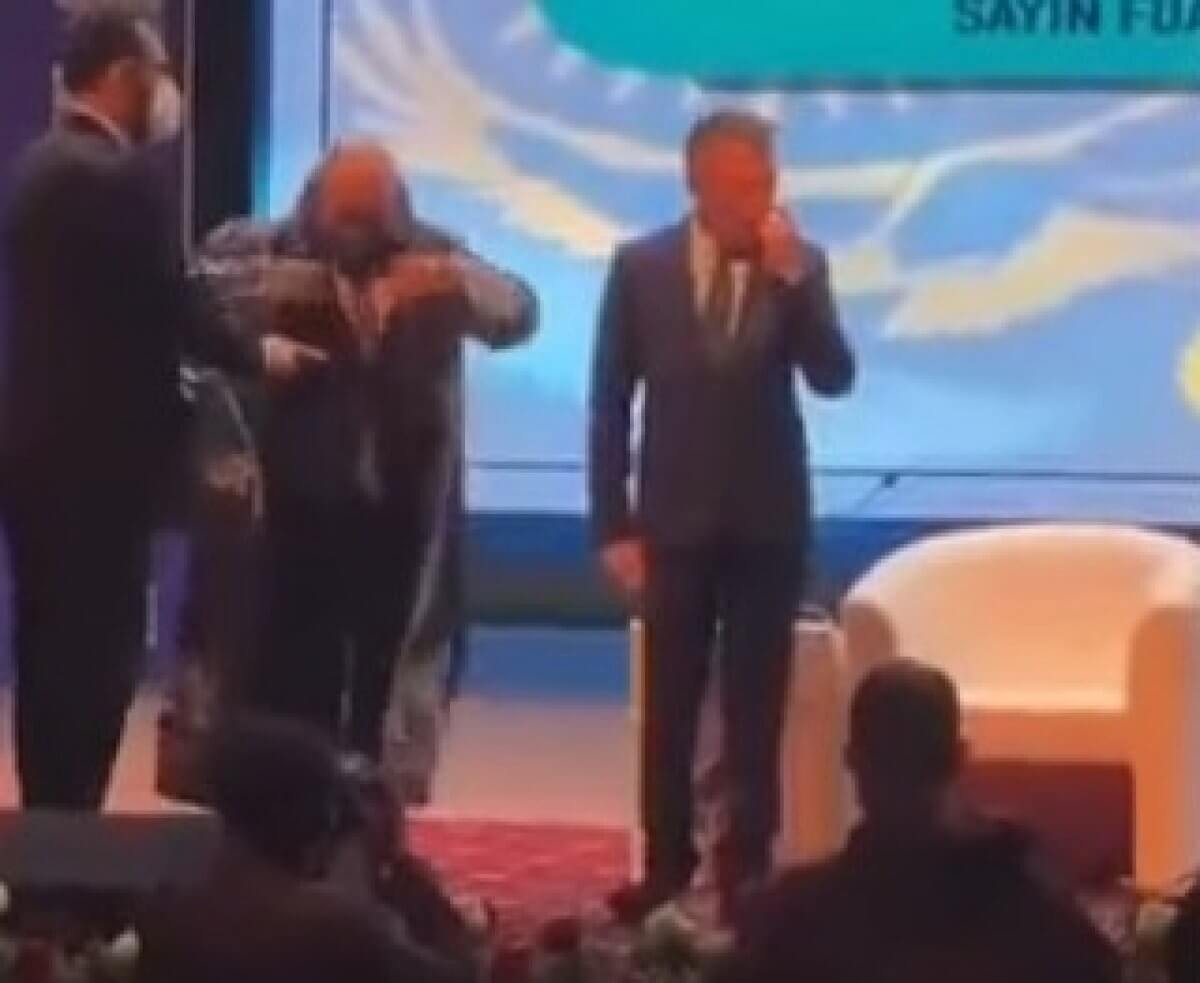 Свой чужой шапан? Видео с участием Шукеева обсуждают в Казнете