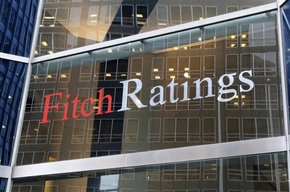 Рейтинги трёх казахстанских дочерних банков понизило Fitch