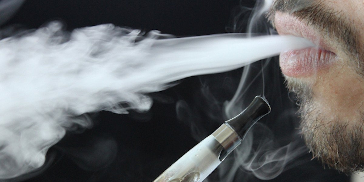 Казахстанцы просят Минздрав запретить одноразовые вейпы