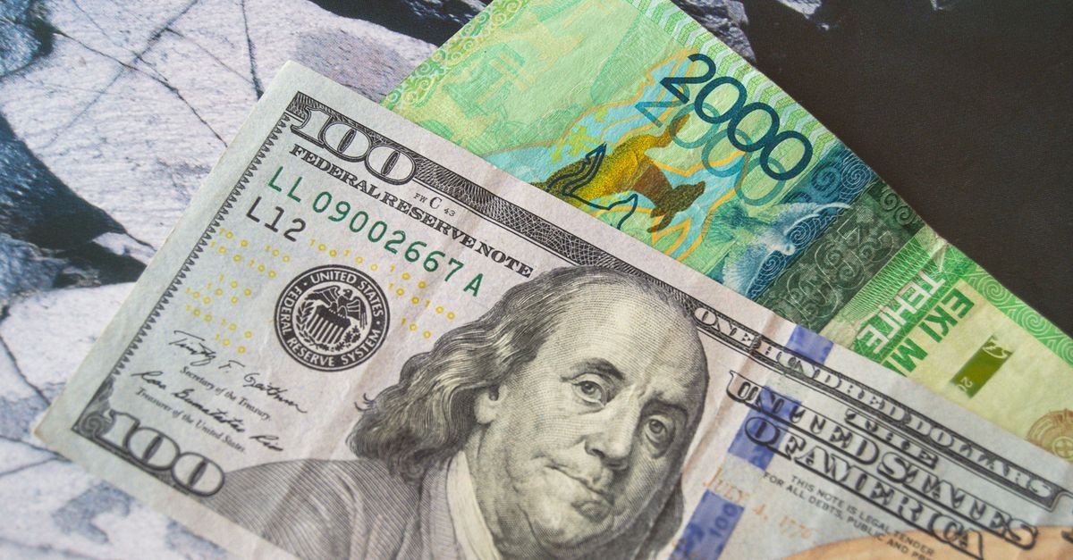 Доллар продолжает расти по отношению к тенге