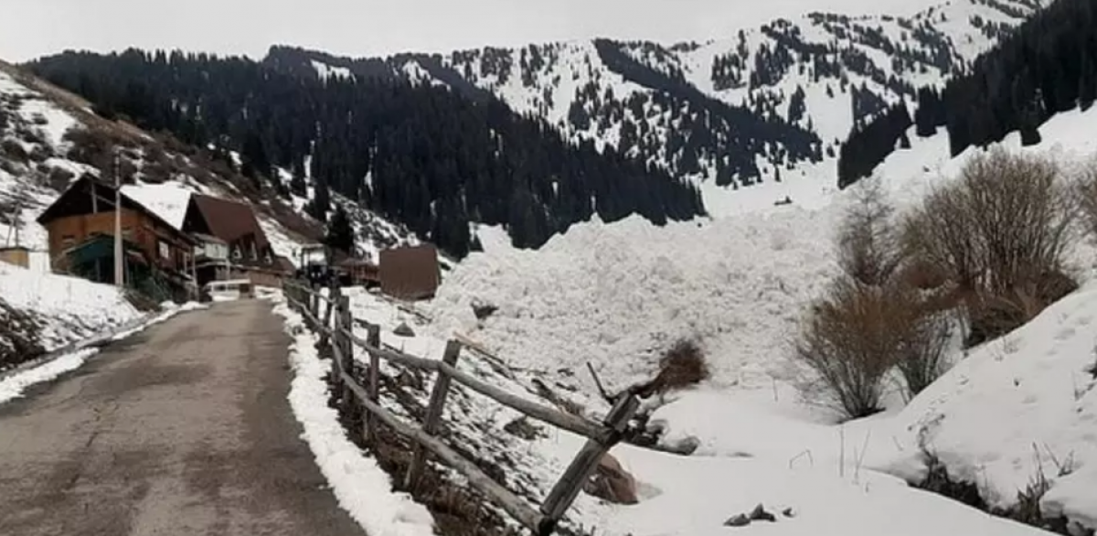 Более 20 лавин сошло в Алматинской области