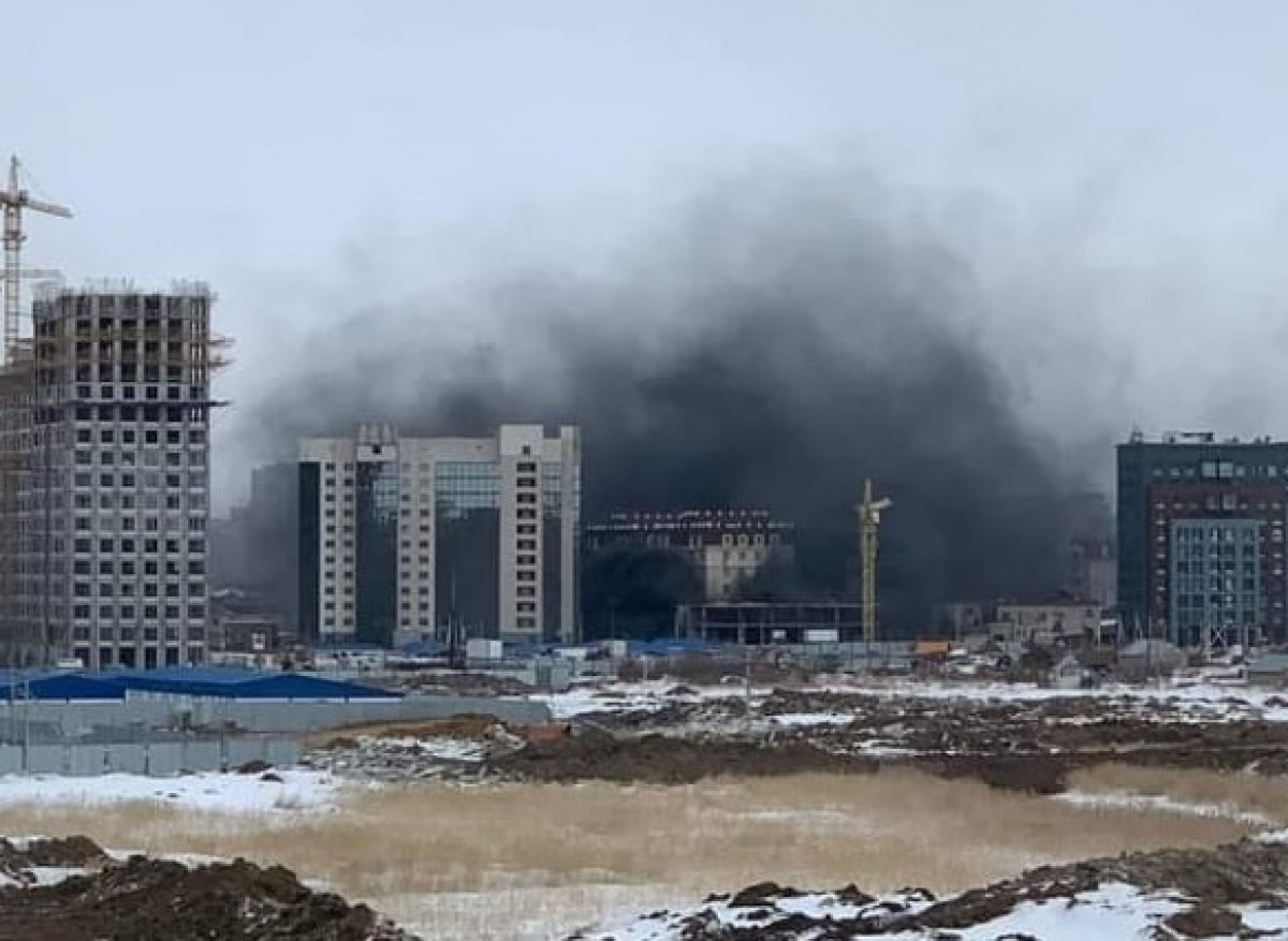 Астанчан напугал густой черный дым в жилом массиве