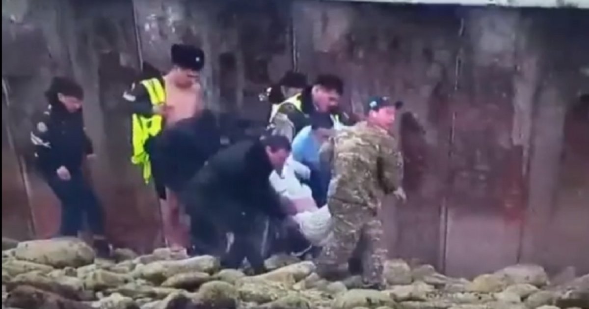 30-летняя девушка чуть не утонула в Каспийском море
