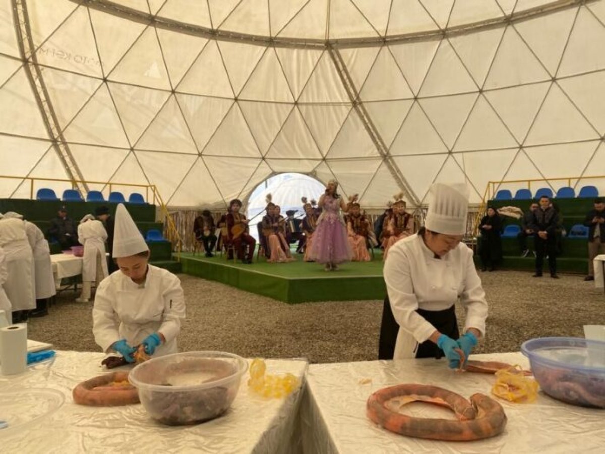 Самый длинный казы приготовили в Шымкенте