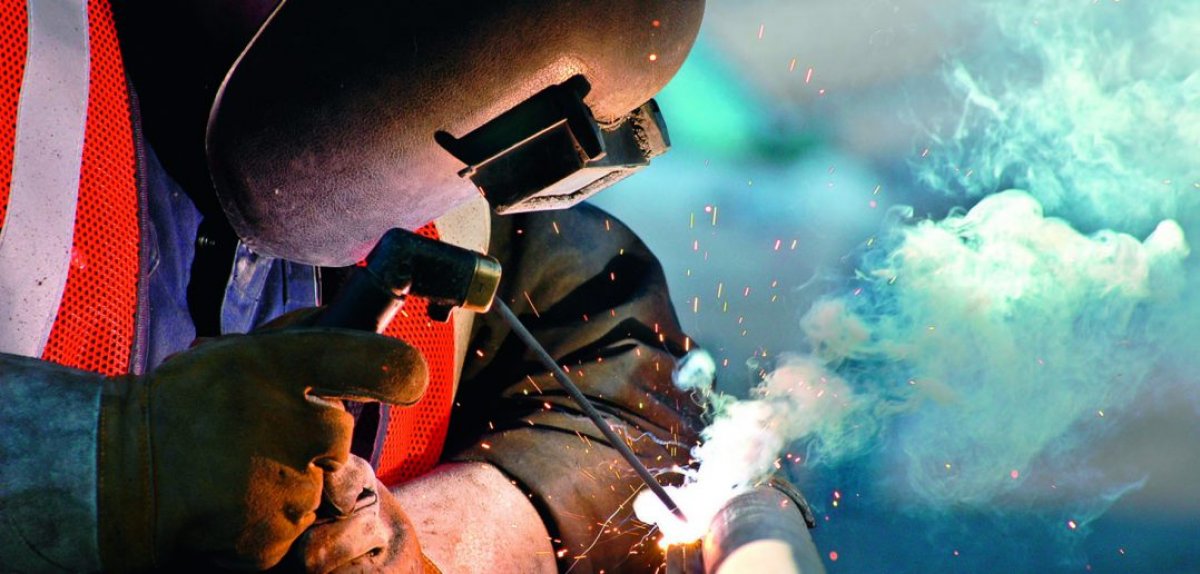 В Экибастузе при ремонте трубы погиб сварщик