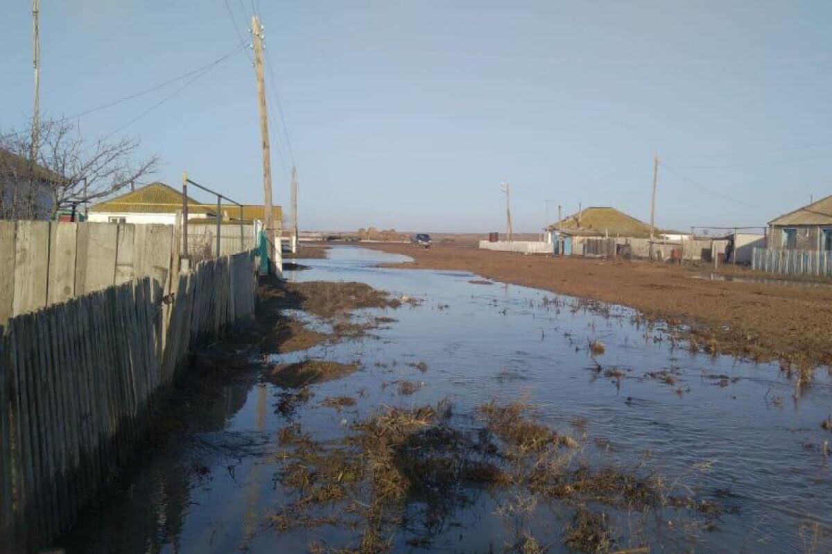 Есть ли наводнение в казахстане. Паводок. Потоп в ЗКО. Подтопление. Затопленное село в половодье.