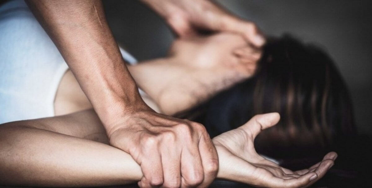 Жительницу Алматинской области изнасиловали, подкараулив у уличного туалета