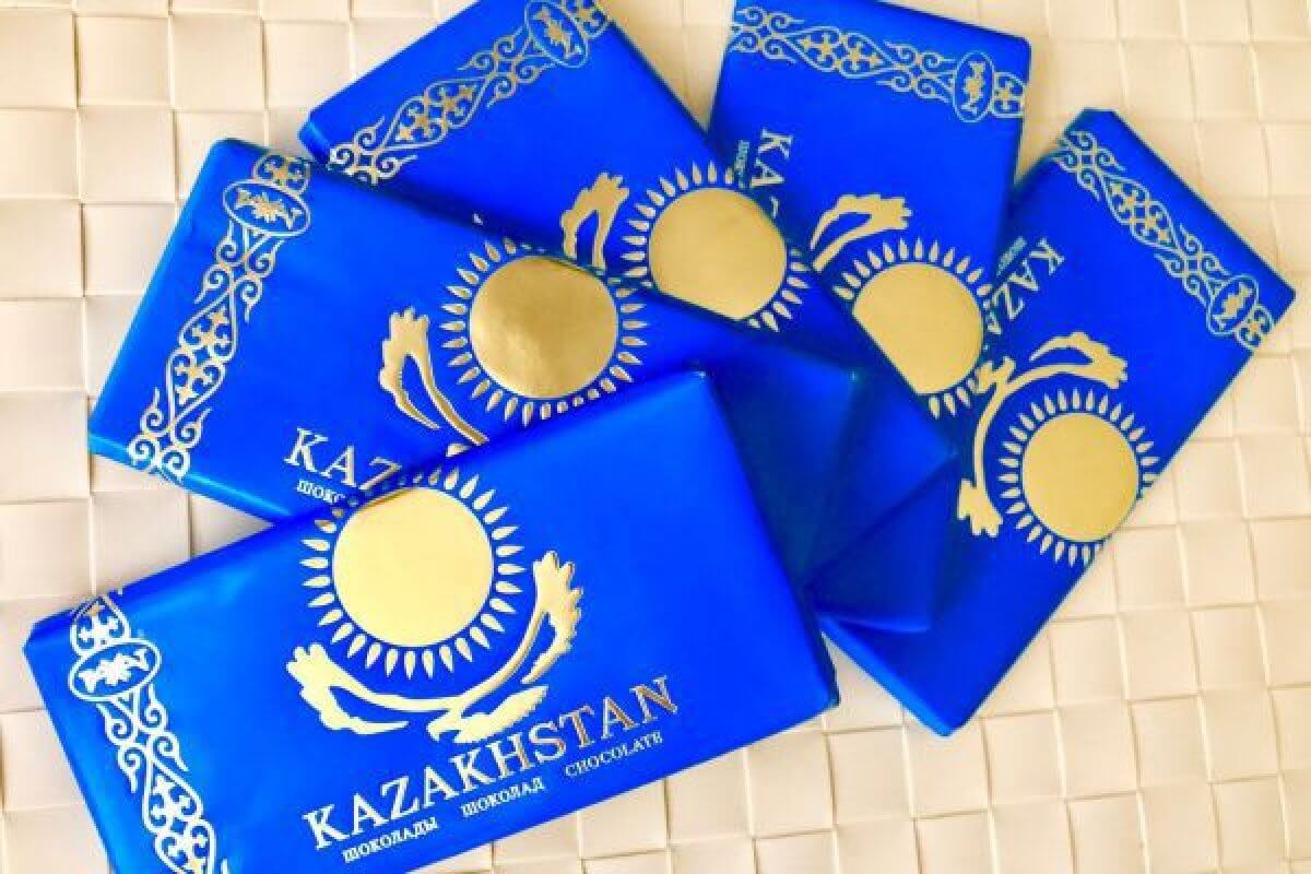 Без денег и шоколада оставил жительницу Тараза мошенник